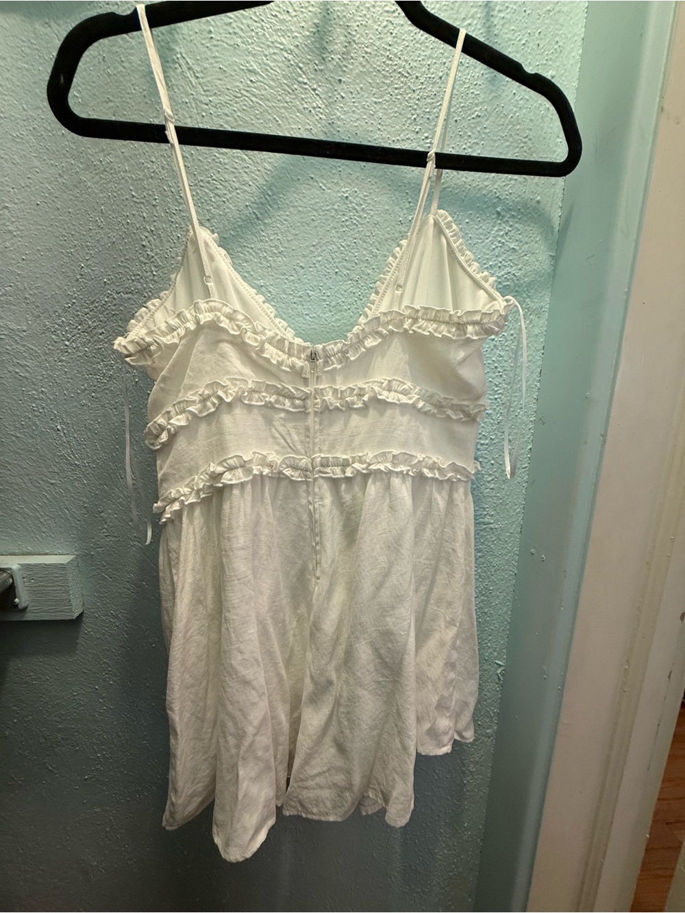 NWT francesca’s  Cream Lace-Trim Romper - Picture 3 of 4